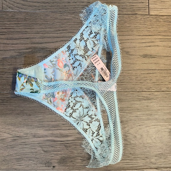 Victoria's Secret Multicolor Lace Bra - Picture 10 of 11
